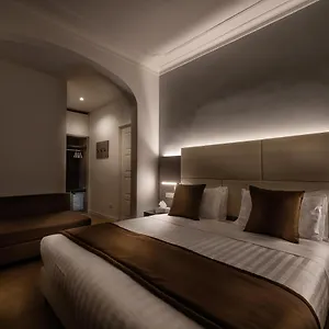 Trinita Grand Rome